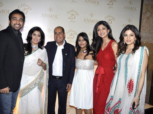 shilpa lara and neha dhupia grace anmol jewellers 25th anniversary bash 2