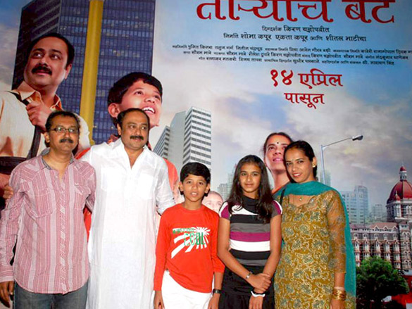 sonali kulkarni at marathi film taryanche bait premiere 3