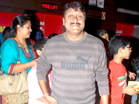 sonali kulkarni at marathi film taryanche bait premiere 6