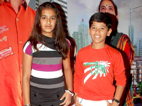 sonali kulkarni at marathi film taryanche bait premiere 8