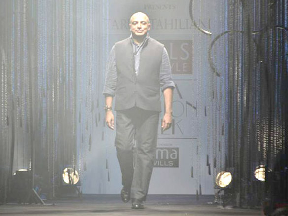 tarun tahilianis show on wills lifestyle india fashion week 2011 day 1 2
