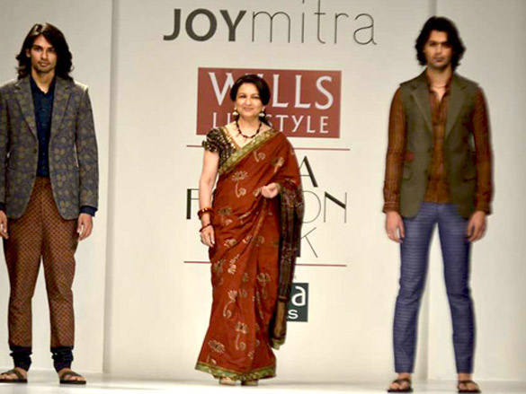 sharmila tagore walks the ramp for joy mitra at wifw 9