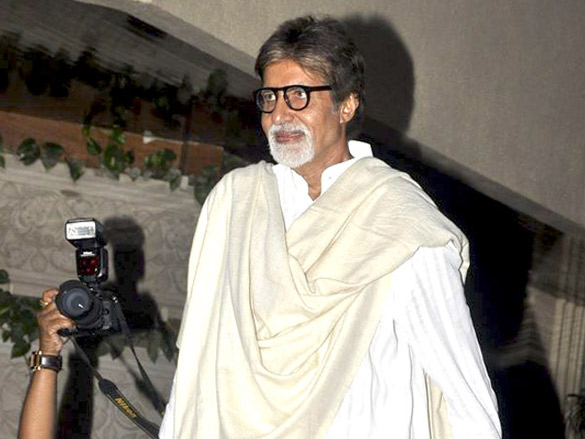 amitabh and abhishek snapped outside jalsa 2