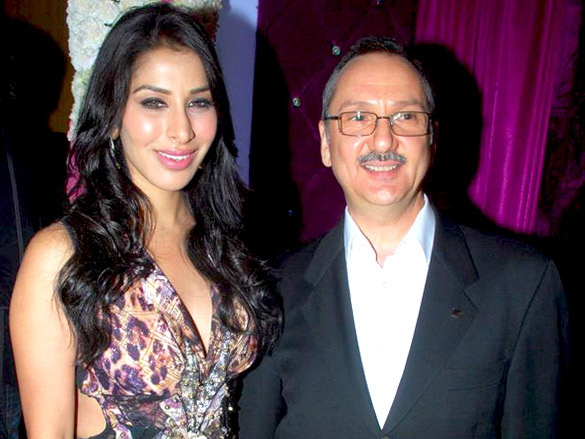 sarah jane dias and sophie grace shane falgunis show at shehnaai 2011 4