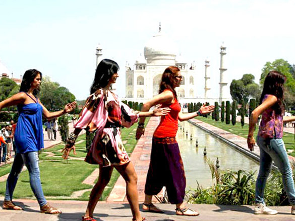 on the sets of mere brother ki dulhan 15