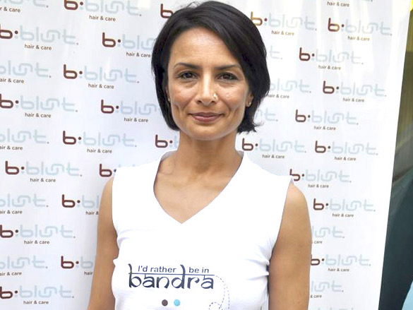 abhishek and farhan akhtar inaugurate bblunt salon 12