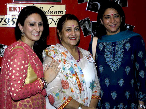 raj and nadira babbar ekjute theatres 30th year celebration 3