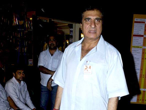raj and nadira babbar ekjute theatres 30th year celebration 7