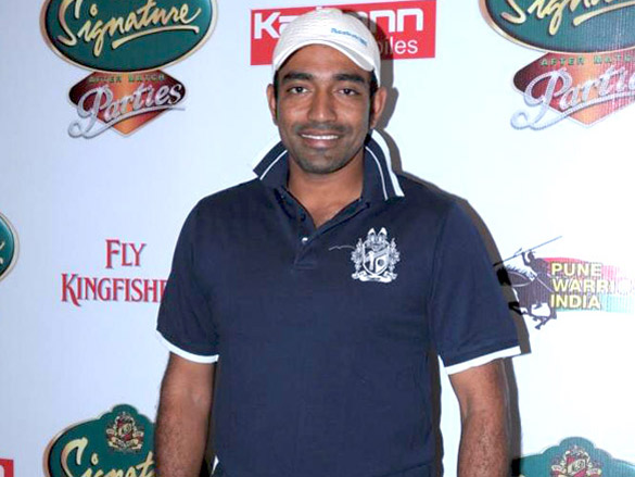 yuvraj singh and vindu grace signature after party 8
