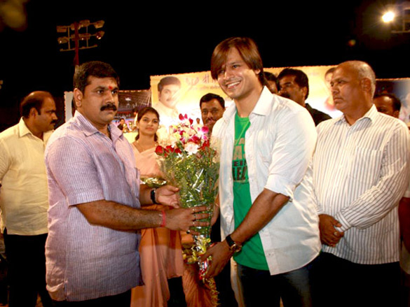 vivek oberoi and mahesh manjrekar at sachin ahirs bodybuilding championship 2