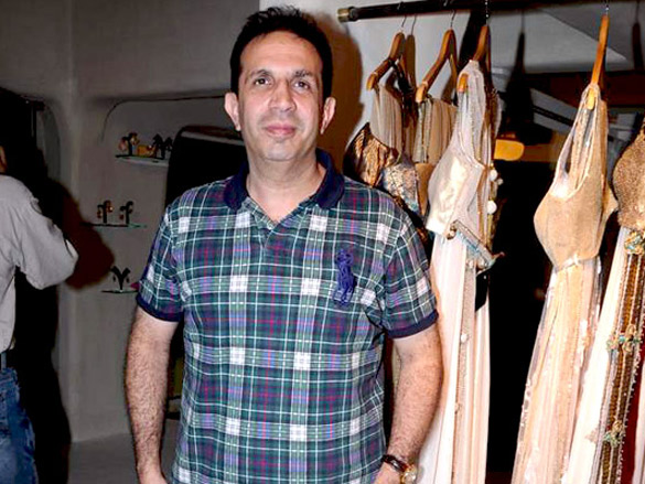raveena and zarine khan at sonia gohils store launch 10