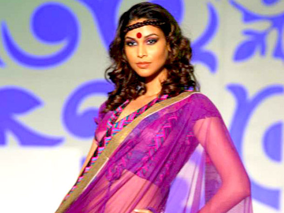 monapali show at aamby valley city india bridal week 2010 3