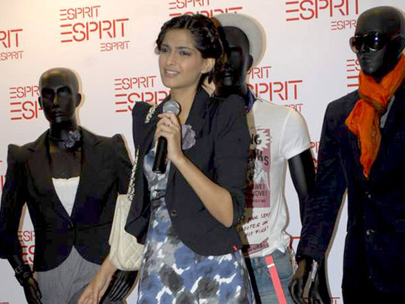sonam kapoor at esprit stores latest collection preview 3