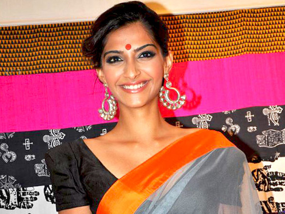 sonam kapoor inaugurates masabas fashion store 4