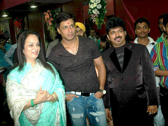 madhur bhandarkar launches shivas salon academy 5