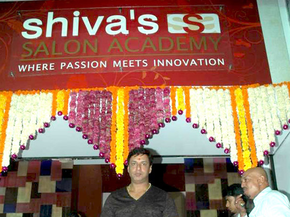 madhur bhandarkar launches shivas salon academy 7