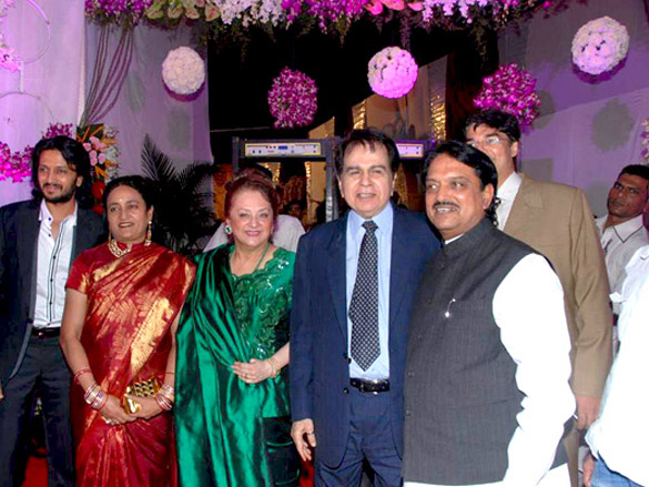 salman urmila and dilip kumar at nitish ranes wedding reception 5
