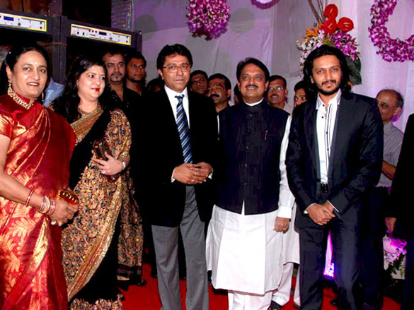 salman urmila and dilip kumar at nitish ranes wedding reception 6