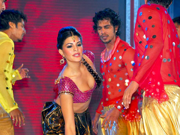 preity jacqueline and vivek at gr8 women awards 2011 in dubai 23