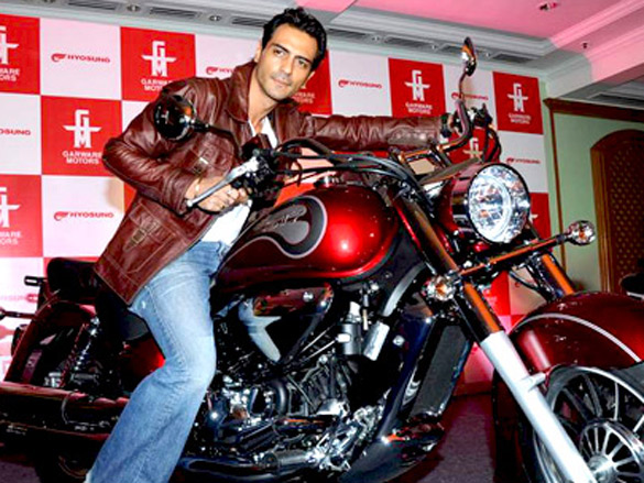 arjun rampal launches garware motors hyosung super bikes 5