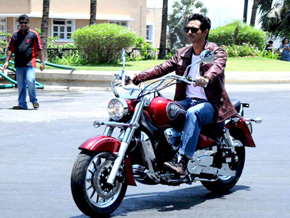 arjun rampal launches garware motors hyosung super bikes 11