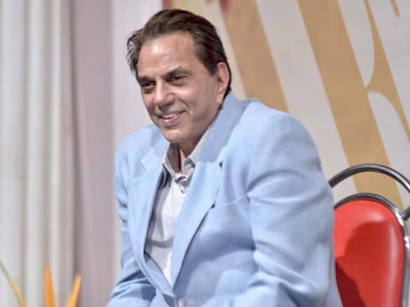 dharmendra launches ali peters book on his 60th birthday 9