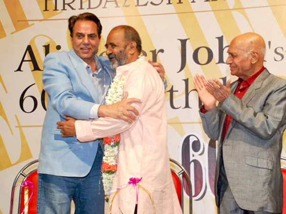 dharmendra launches ali peters book on his 60th birthday 15