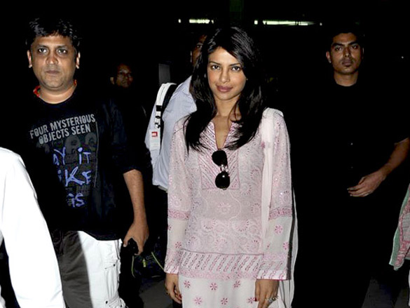 priyanka chopra returns from ajmer shariff 3