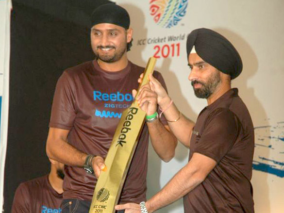 dhoni yuvraj harbhajan and pathan at reebok event 7