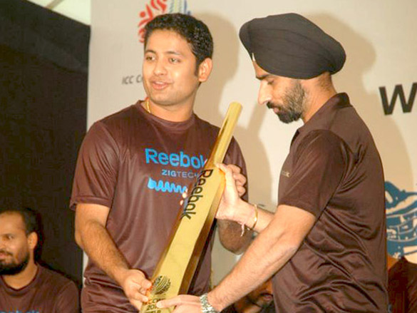 dhoni yuvraj harbhajan and pathan at reebok event 11