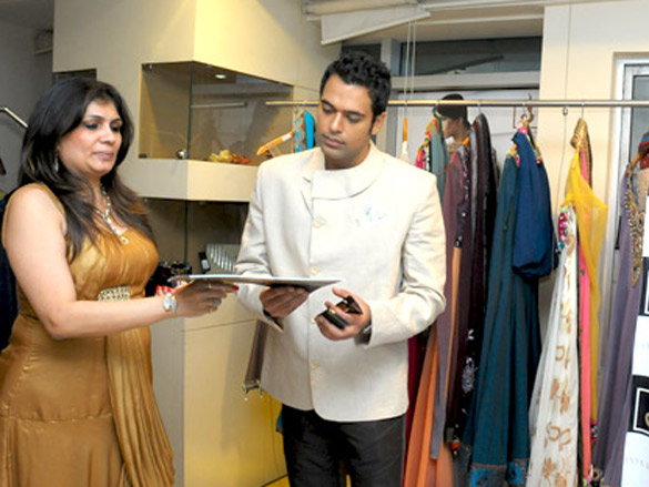 samir kochhar at designer jaya misras kolkatta studio 3