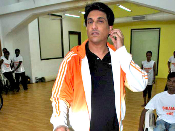 shiamak davar celeberates international dance day with vaf kids 11