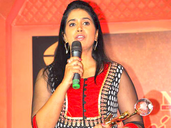 sonali kulkarni and seema biswas at achievers award 2011 8
