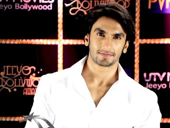 ranveer and vikramaditya motwane at jeeyo bollywood awards 4