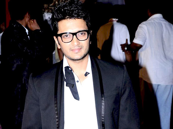 mugdha riteish and vidya malavade grace bal gandharva premiere 17