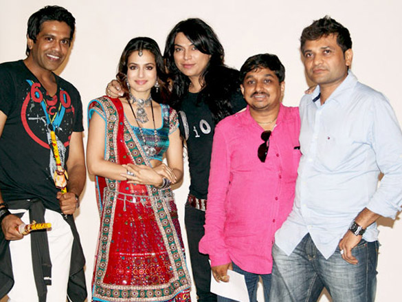 ameesha patel shoots for a bungalow housing project 2