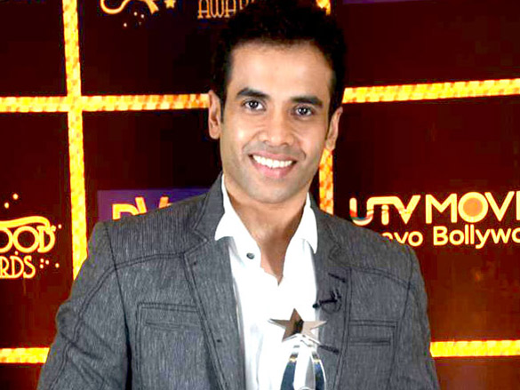 tusshar wins best actor in a comic role at jeeyo bollywood awards 6