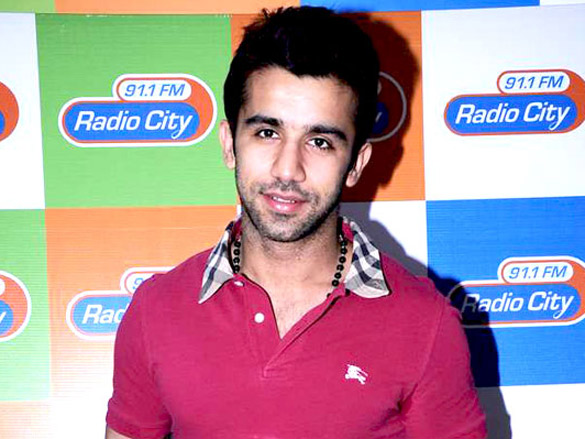 imaad shah and starcast of 404 at 91 1 fm radio city 8