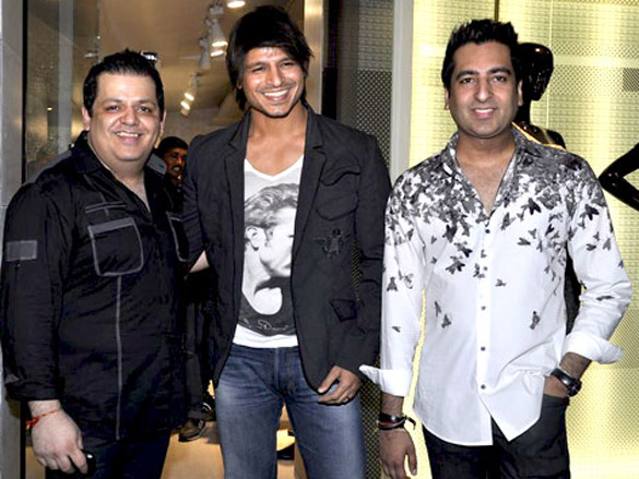 arjun fardeen vivek zayed and dia at rohit rahul gandhis store launch 2