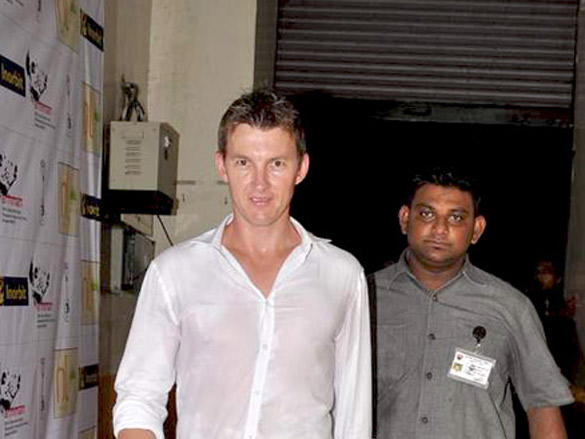 brett lee performs at inorbit mall 11