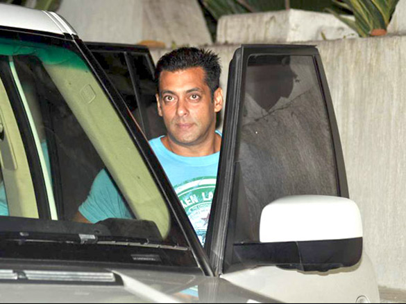 salman and sonakshi at fast five screening 7