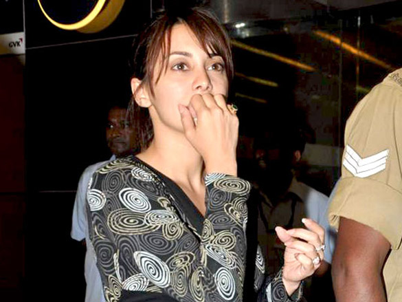 minissha released from customs at the international airport 5