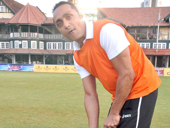 rahul bose at celebrity hockey match 4