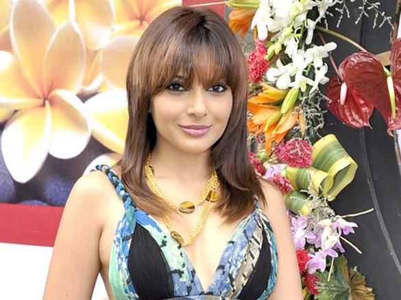 zeenat aman tanisha and udita at areopagus spa launch 6