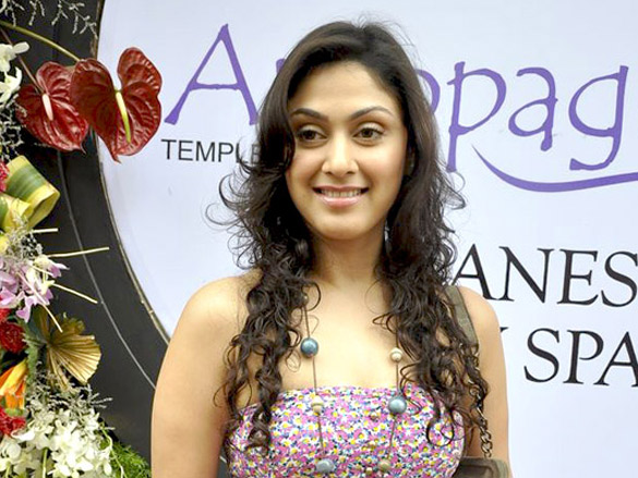 zeenat aman tanisha and udita at areopagus spa launch 13