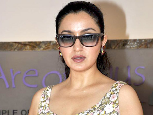 zeenat aman tanisha and udita at areopagus spa launch 23