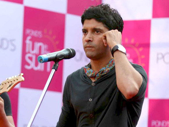 farhan akhtar rocks at ponds fun in the sun concert 6