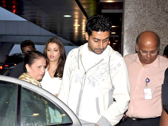 abhishek and aishwarya leave for mallika reddys wedding 4