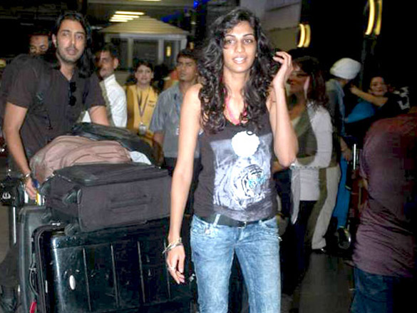 priyanka chopra and anil kapoor snapped as they leave for london 9