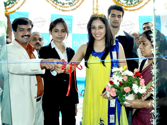 femina miss india world pooja chopra at richfeel trichology event 2